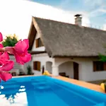Kmecka Hiska - Hisa Vina Cuk Holiday home Lendava