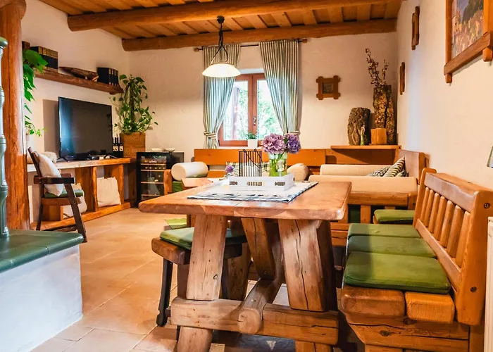 Kmecka Hiska - Hisa Vina Cuk *